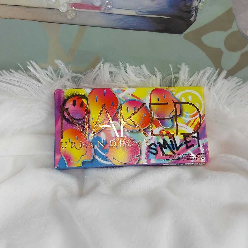 Urban Decay Naked Smiley 6 Eyeshadow Palette in Chill Happy NWT
